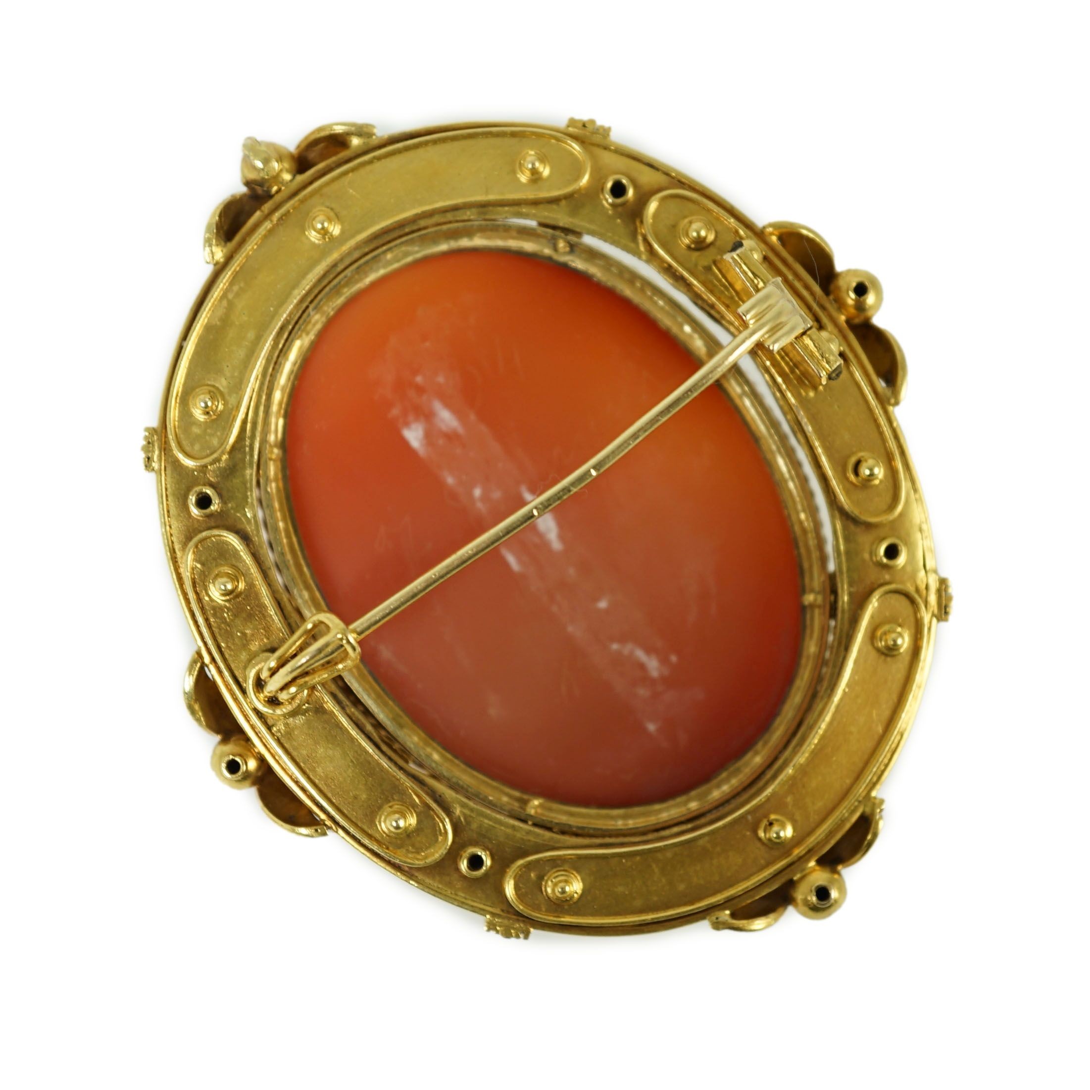 An early 20th century gold, sardonyx hardstone cameo and split pearl set oval brooch